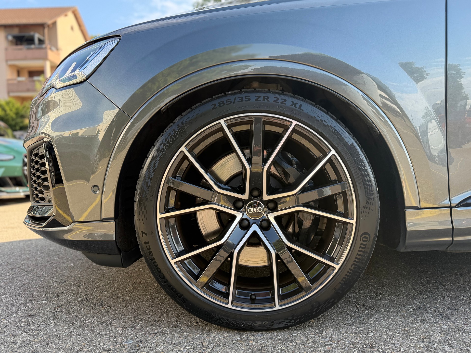 AUDI SQ7 TFSI quattro | CH | Audi Garantie 2027 | NP: 170K | 22" | Black Optik | Massage | Pano | 7Sitz |-image-8