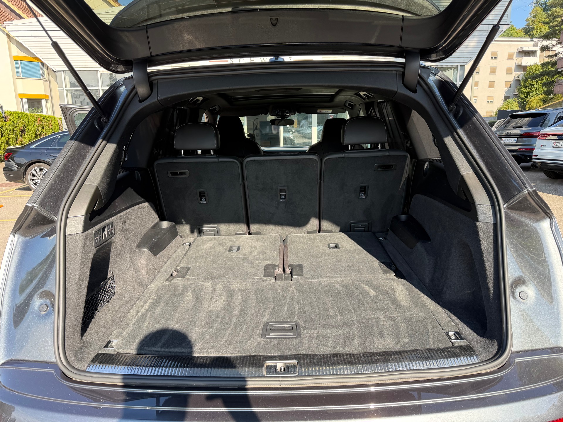 AUDI SQ7 TFSI quattro | CH | Audi Garantie 2027 | NP: 170K | 22" | Black Optik | Massage | Pano | 7Sitz |-image-23
