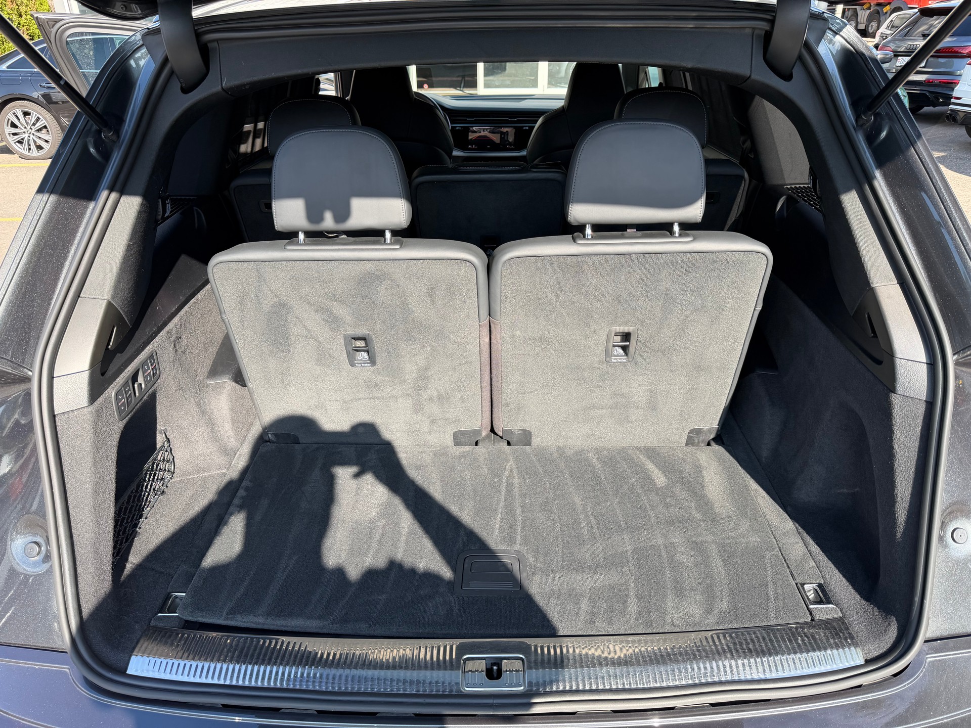 AUDI SQ7 TFSI quattro | CH | Audi Garantie 2027 | NP: 170K | 22" | Black Optik | Massage | Pano | 7Sitz |-image-21