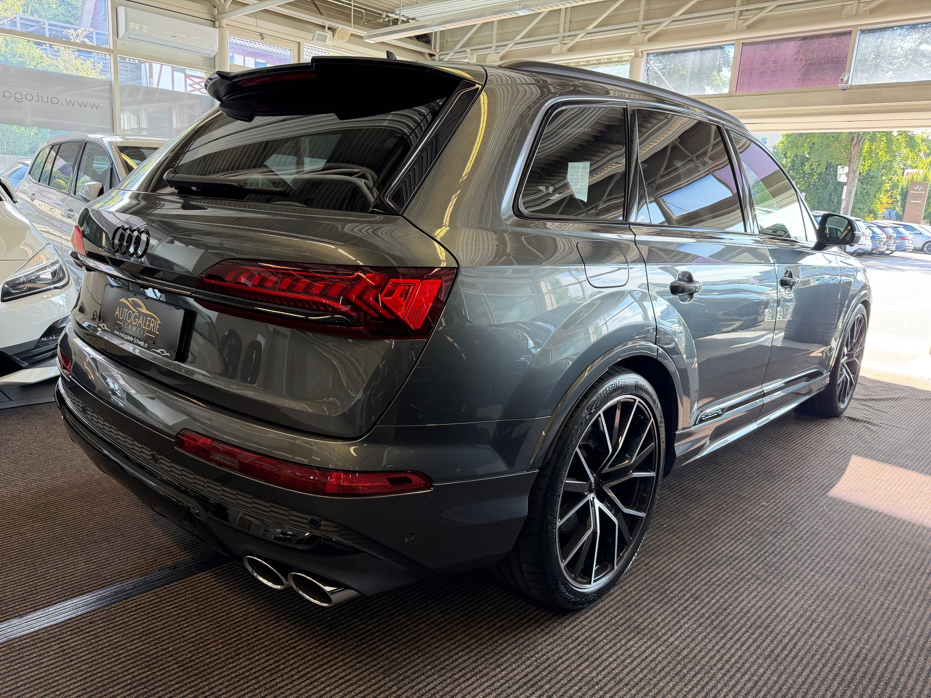 AUDI SQ7 TFSI quattro | CH | Audi Garantie 2027 | NP: 170K | 22" | Black Optik | Massage | Pano | 7Sitz |-image-31