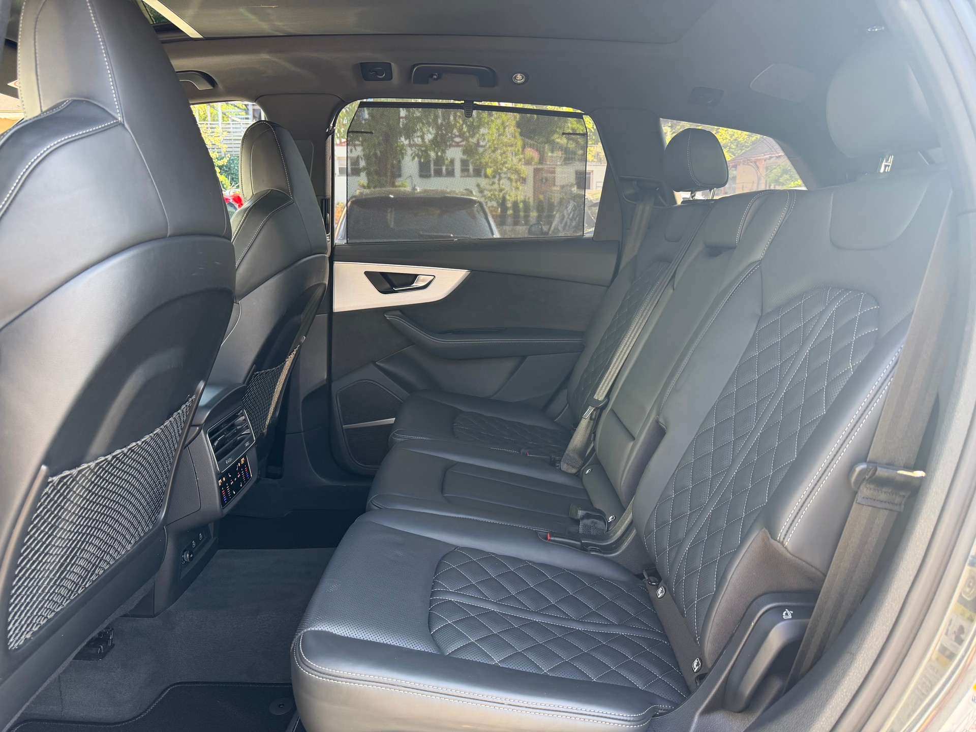 AUDI SQ7 TFSI quattro | CH | Audi Garantie 2027 | NP: 170K | 22" | Black Optik | Massage | Pano | 7Sitz |-image-17