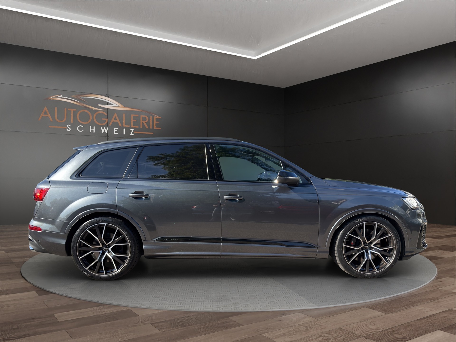 AUDI SQ7 TFSI quattro | CH | Audi Garantie 2027 | NP: 170K | 22" | Black Optik | Massage | Pano | 7Sitz |-image-5
