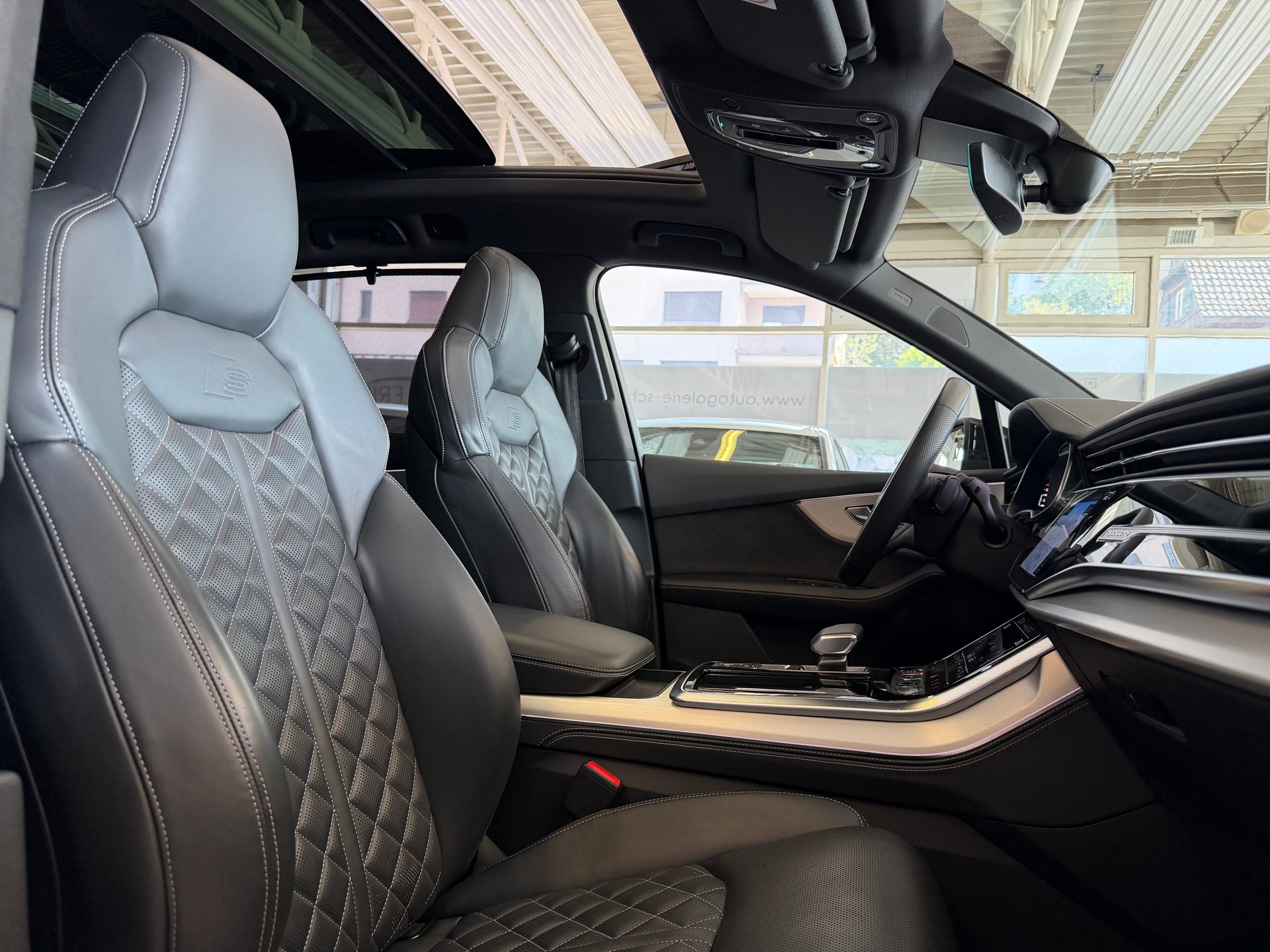 AUDI SQ7 TFSI quattro | CH | Audi Garantie 2027 | NP: 170K | 22" | Black Optik | Massage | Pano | 7Sitz |-image-35