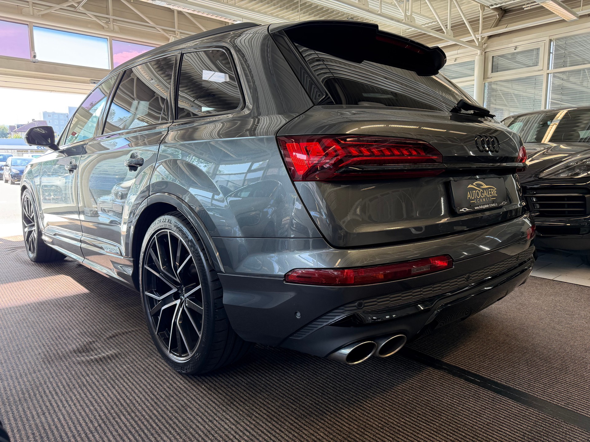 AUDI SQ7 TFSI quattro | CH | Audi Garantie 2027 | NP: 170K | 22" | Black Optik | Massage | Pano | 7Sitz |-image-28