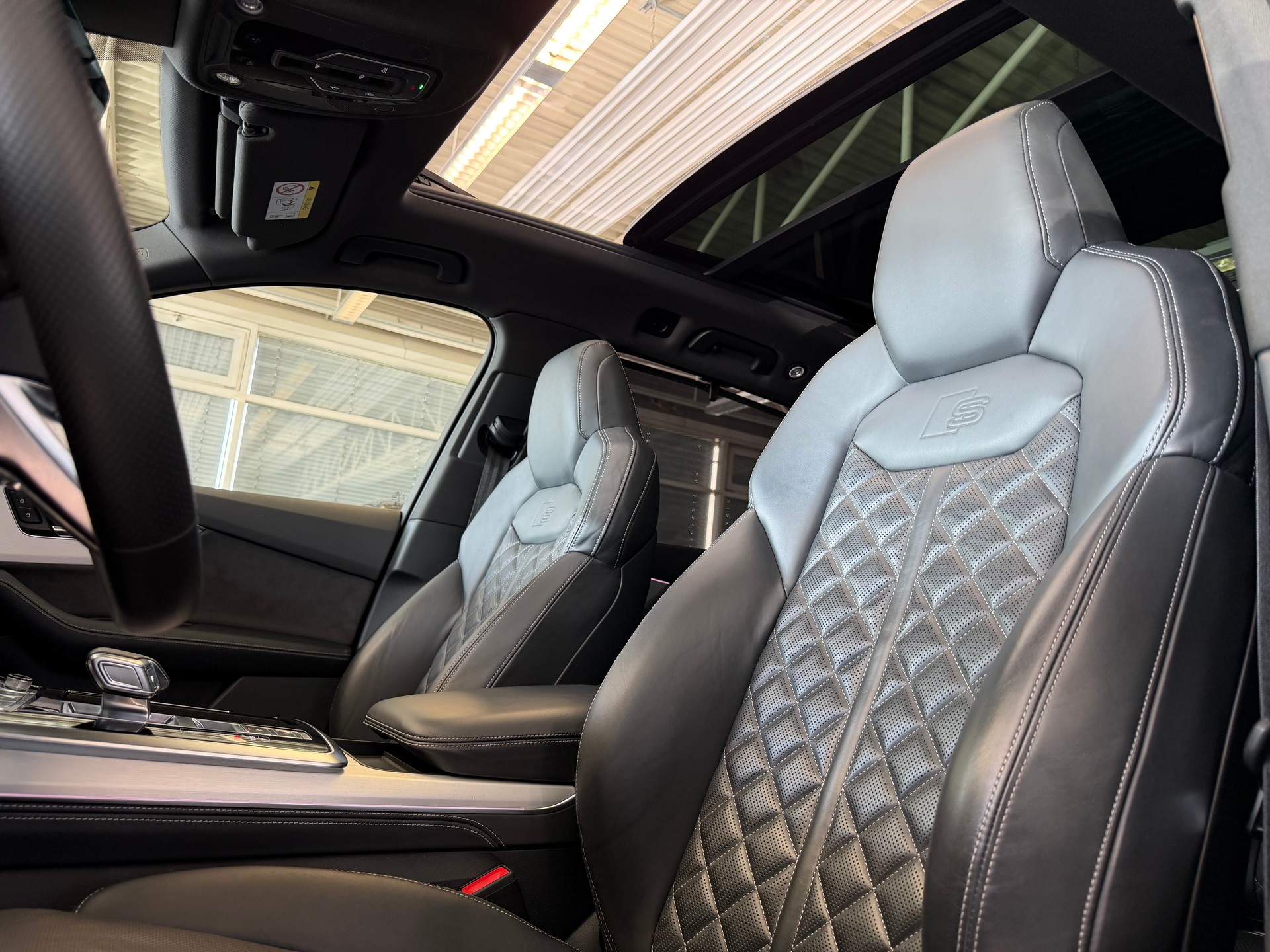 AUDI SQ7 TFSI quattro | CH | Audi Garantie 2027 | NP: 170K | 22" | Black Optik | Massage | Pano | 7Sitz |-image-25
