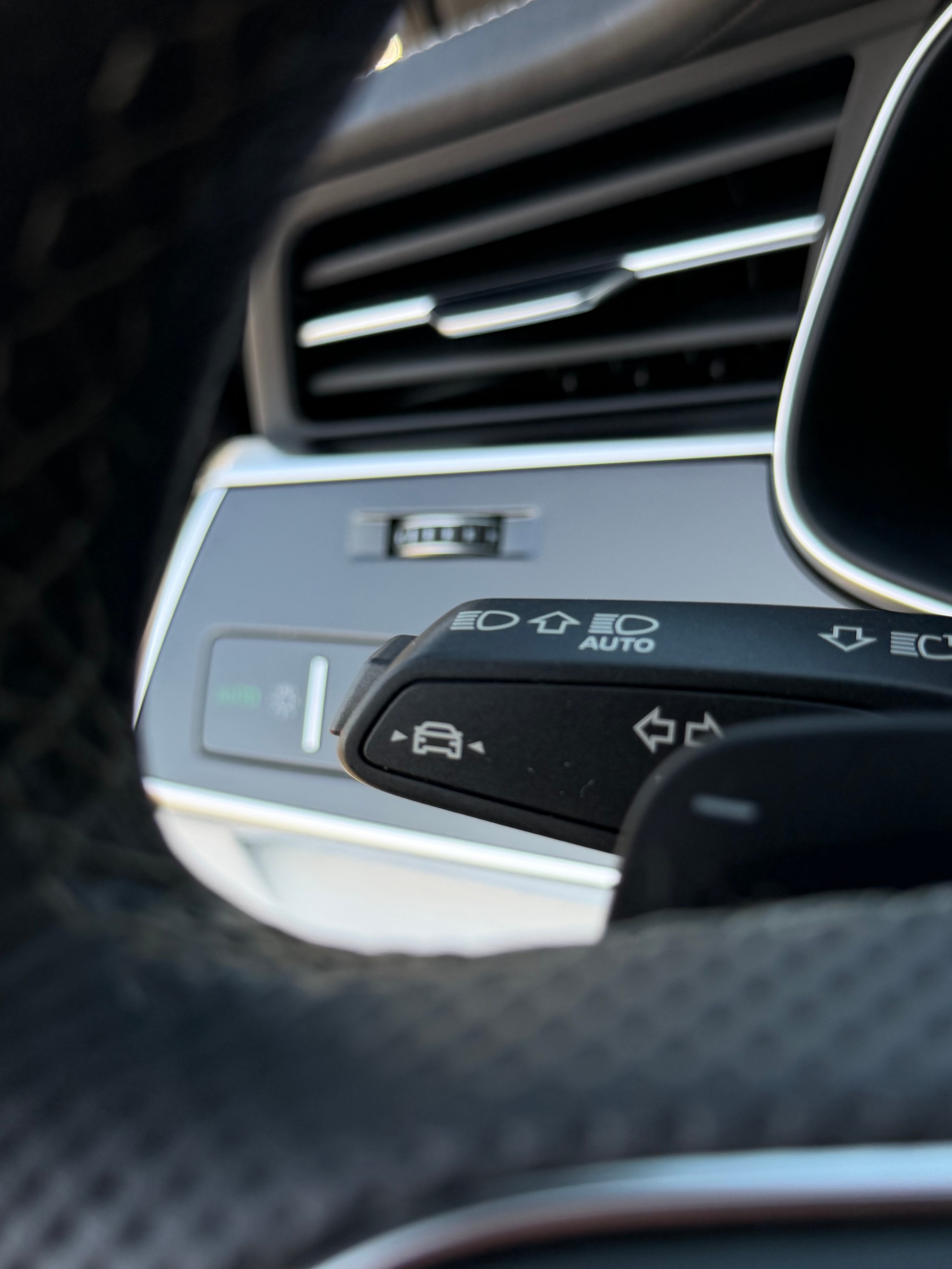 AUDI SQ7 TFSI quattro | CH | Audi Garantie 2027 | NP: 170K | 22" | Black Optik | Massage | Pano | 7Sitz |-image-15