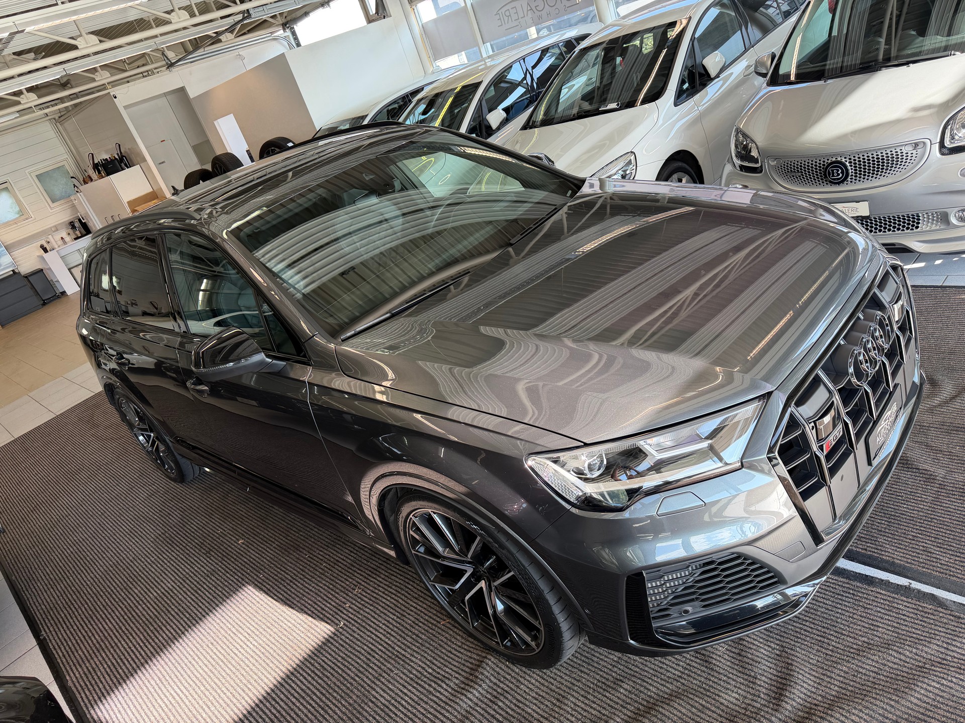 AUDI SQ7 TFSI quattro | CH | Audi Garantie 2027 | NP: 170K | 22" | Black Optik | Massage | Pano | 7Sitz |-image-40