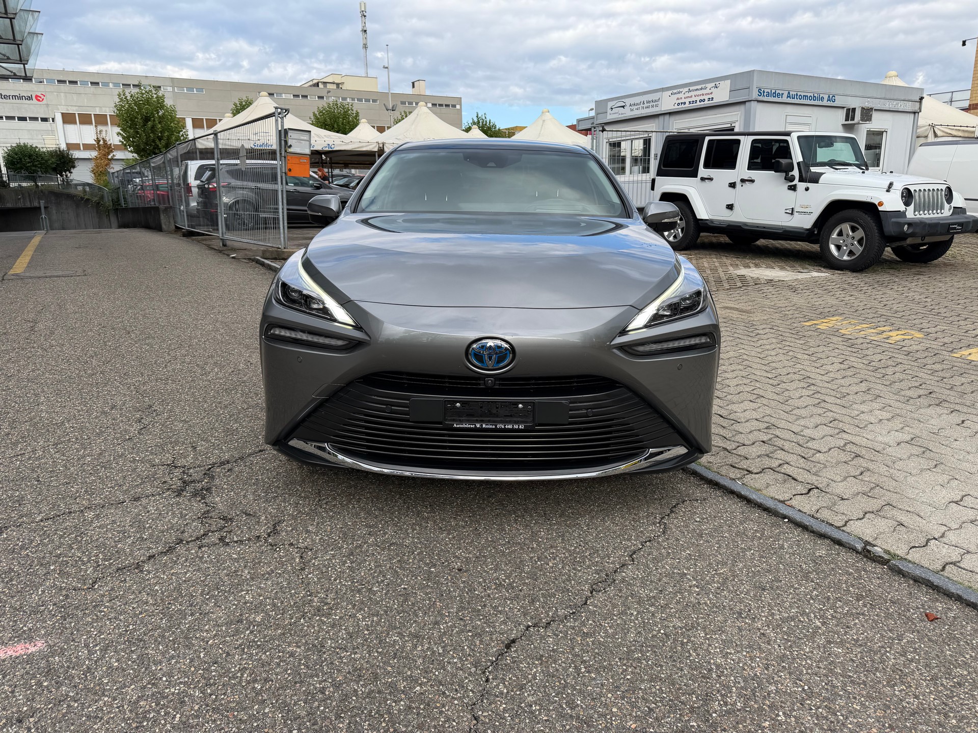 TOYOTA Mirai Fuel cell Platinum-showroom-element-1