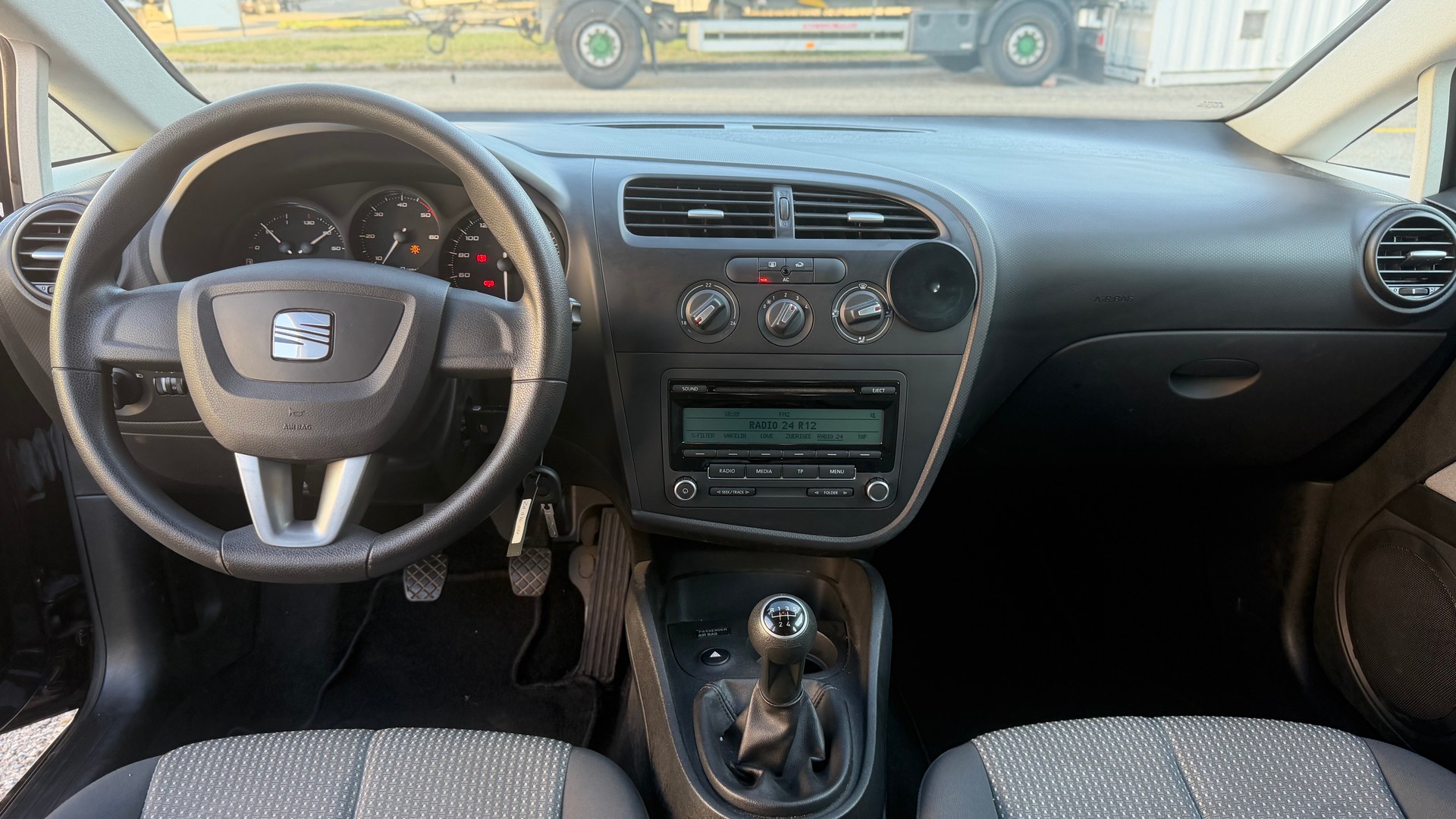 SEAT Leon 1.6 TDI Style-image-9