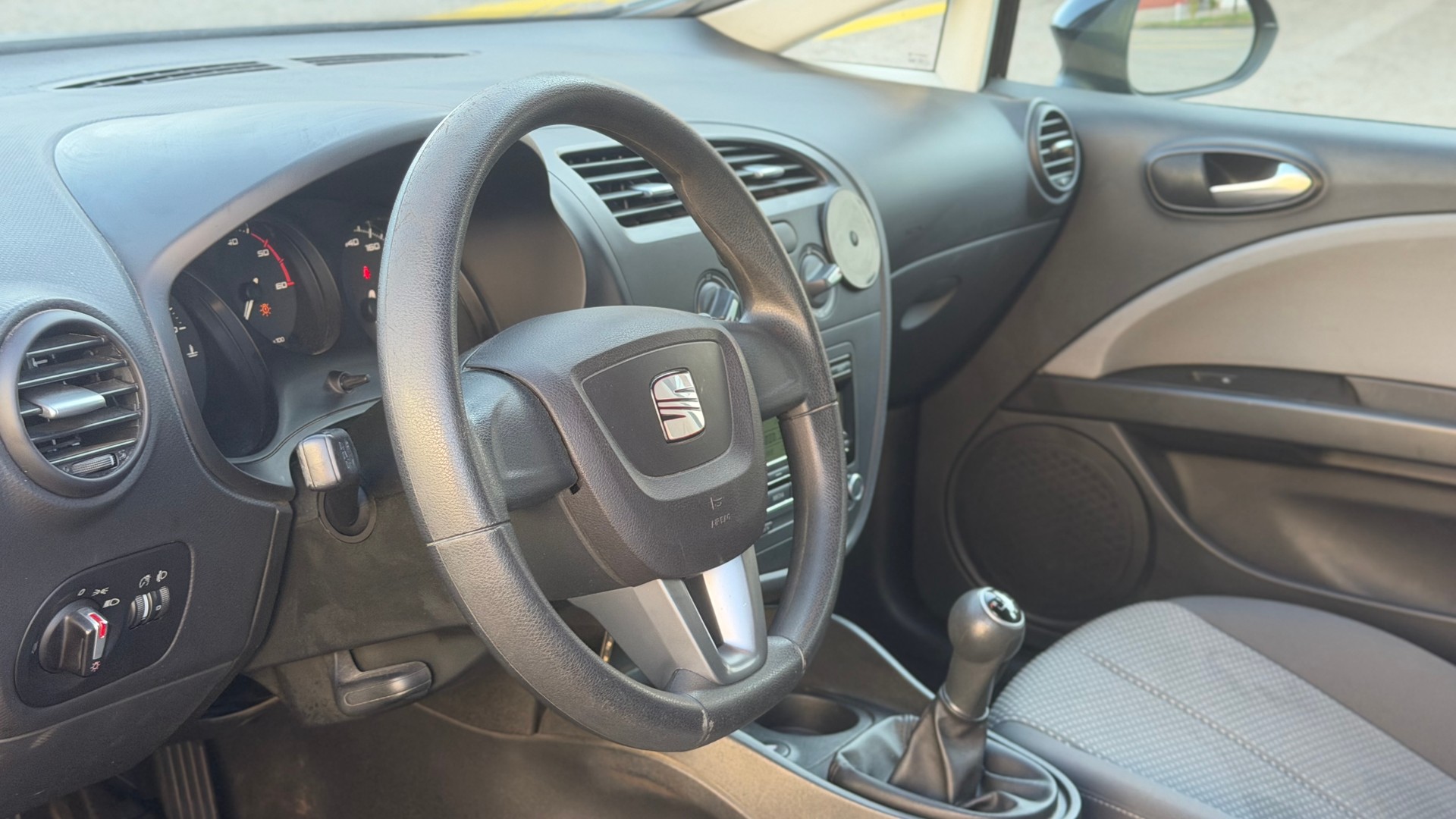 SEAT Leon 1.6 TDI Style-image-7