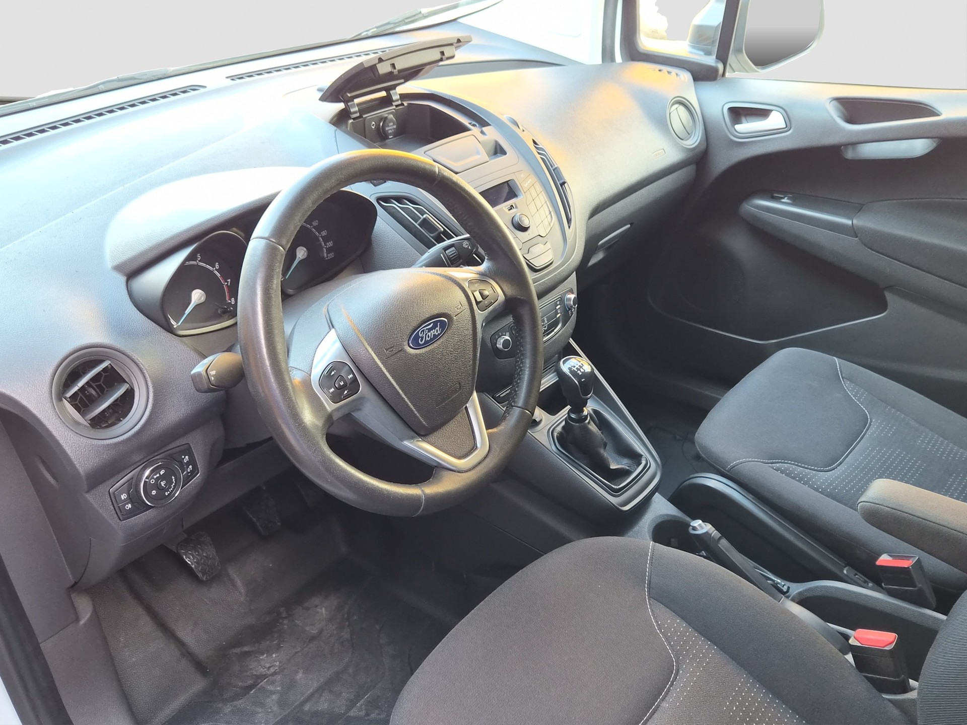 FORD Transit Courier Van 1.0 EcoBoost Trend-image-10