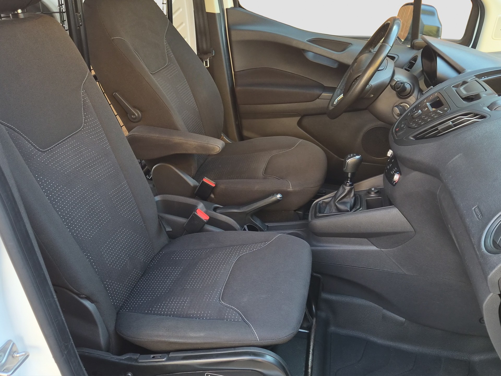 FORD Transit Courier Van 1.0 EcoBoost Trend-image-13