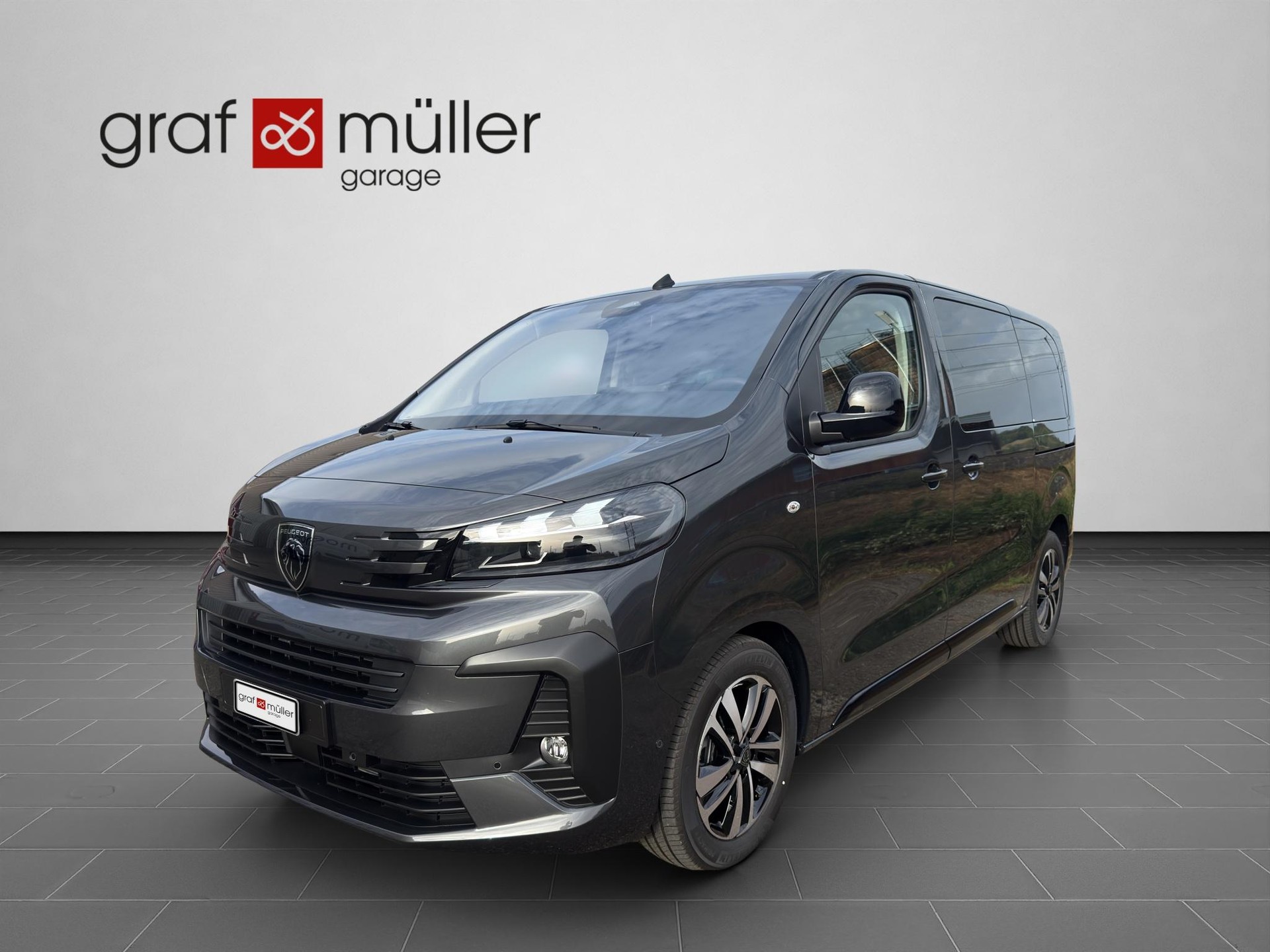 PEUGEOT Traveller Standard 2.2 BlueHDi 180 Family Edition S/S-image-0