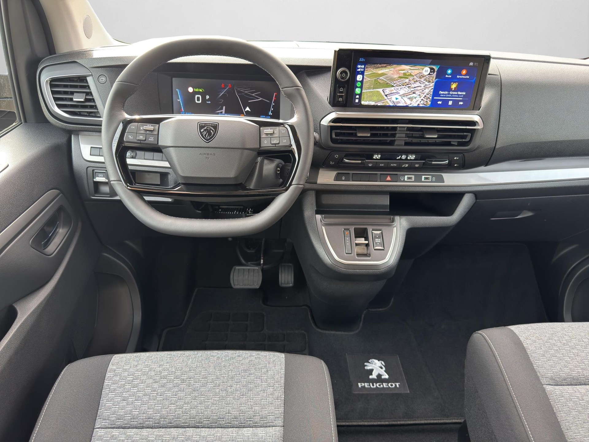 PEUGEOT Traveller Standard 2.2 BlueHDi 180 Family Edition S/S-image-3