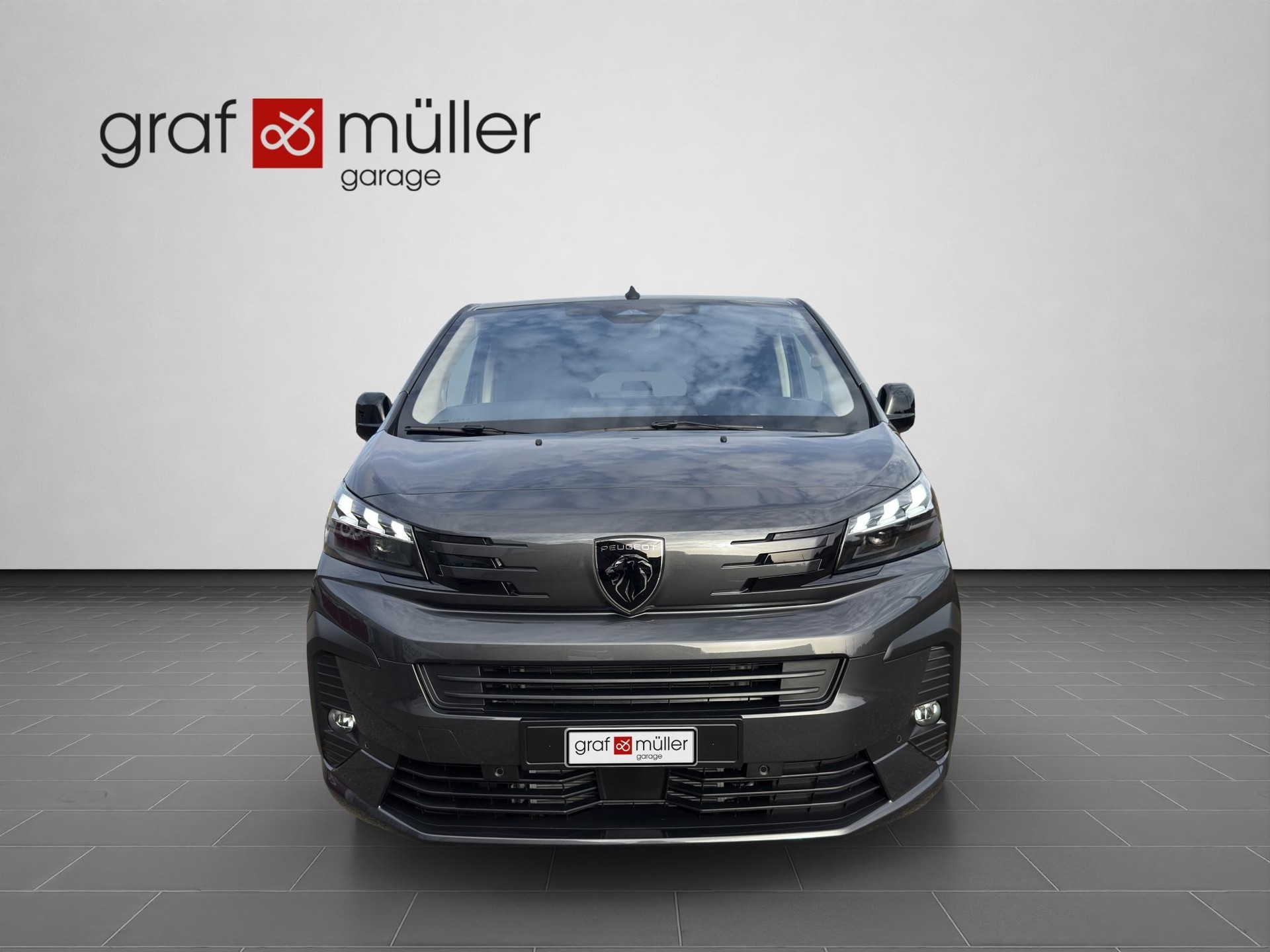 PEUGEOT Traveller Standard 2.2 BlueHDi 180 Family Edition S/S-image-2