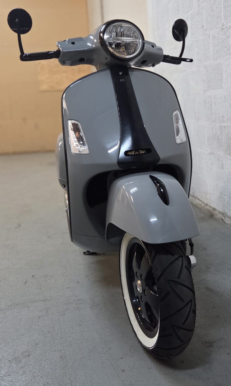 PIAGGIO Vespa GTS 300 HPE Super Tech ABS/ASR-showroom-element-1