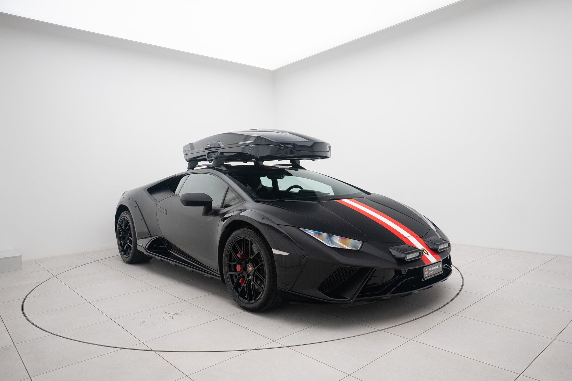 LAMBORGHINI Huracan Sterrato / 1 of 1499-image-0