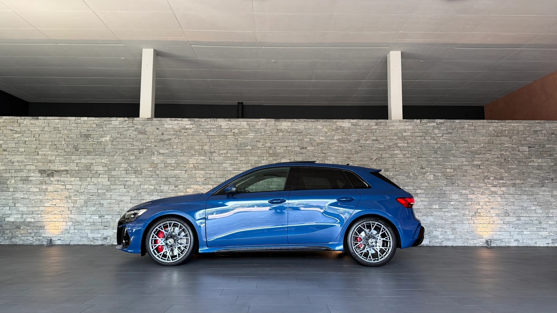 AUDI RS3 Sportback 2.5 TSI quattro S-tronic "Ascariblaumetallic"-image-0