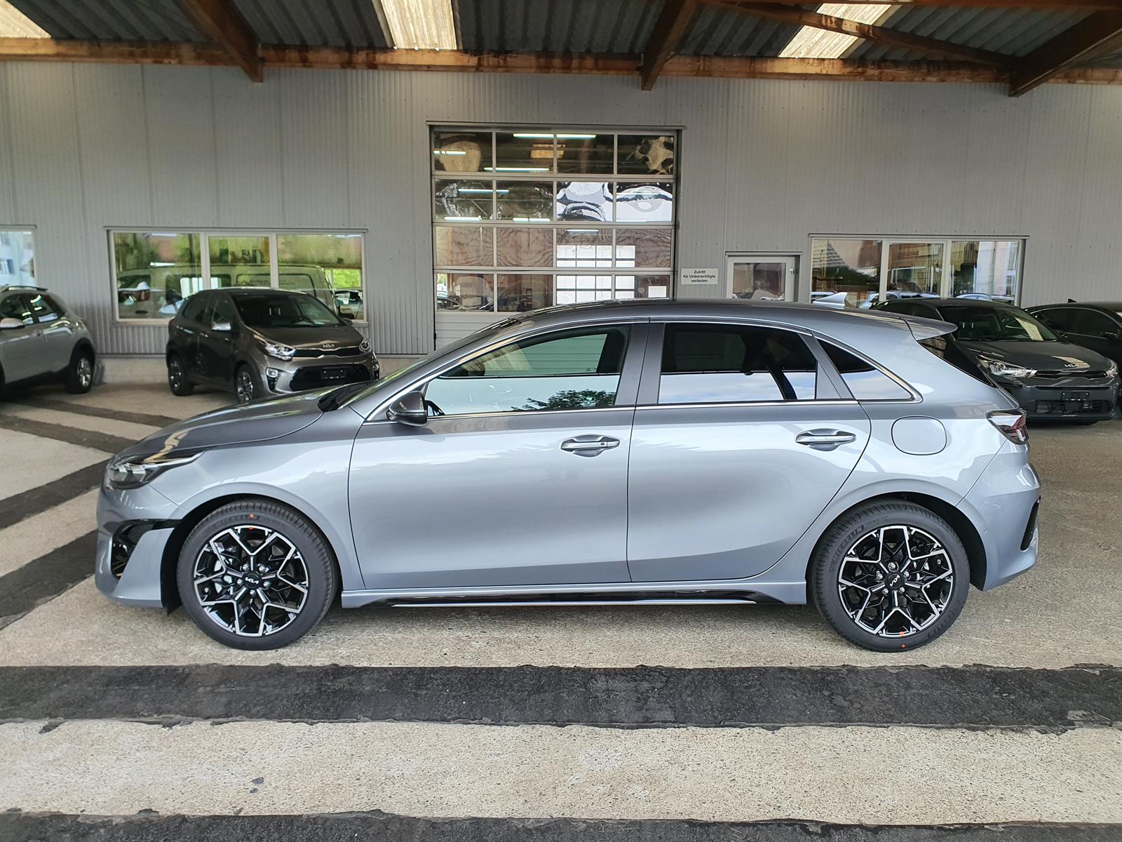 KIA Ceed 1.5 T-GDi MHEV GT-Line-showroom-element-1