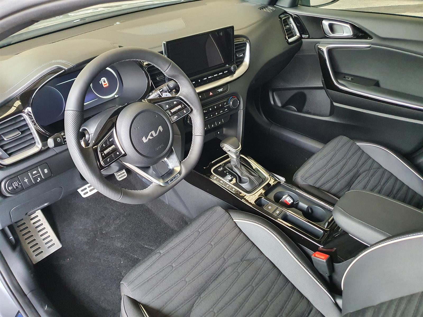 KIA Ceed 1.5 T-GDi MHEV GT-Line-image-8