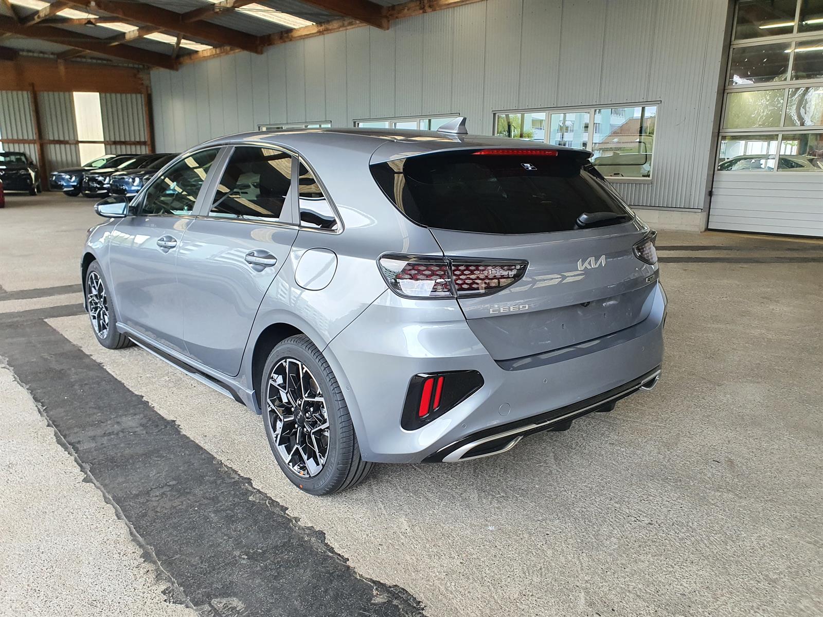 KIA Ceed 1.5 T-GDi MHEV GT-Line-showroom-element-2