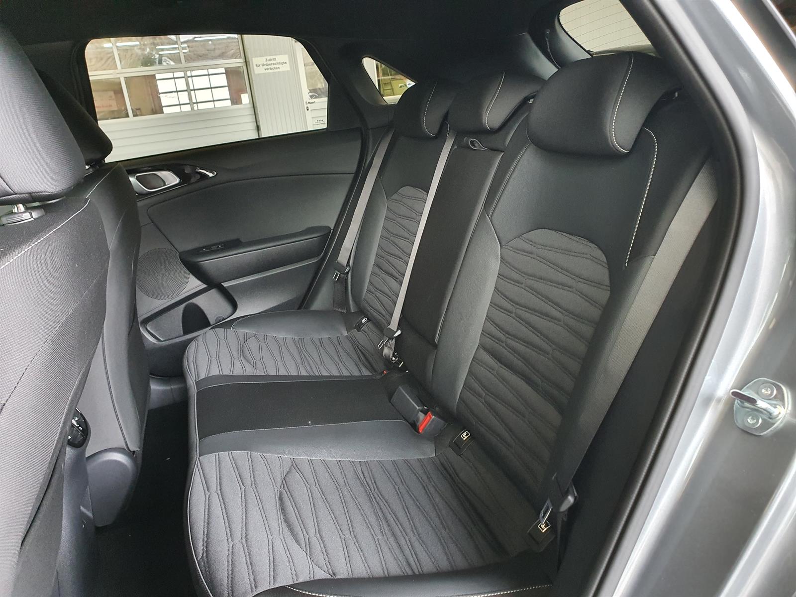 KIA Ceed 1.5 T-GDi MHEV GT-Line-image-6