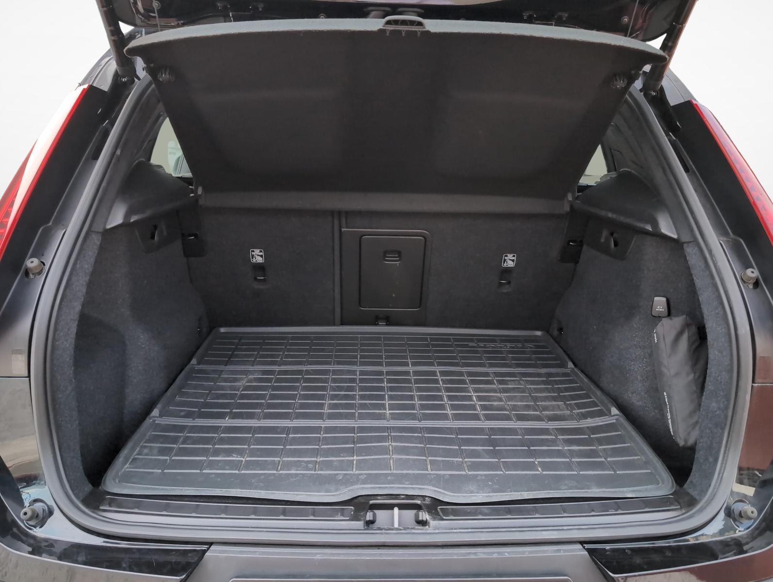 VOLVO XC40 2.0 B4 MH Plus Dark AWD-image-12