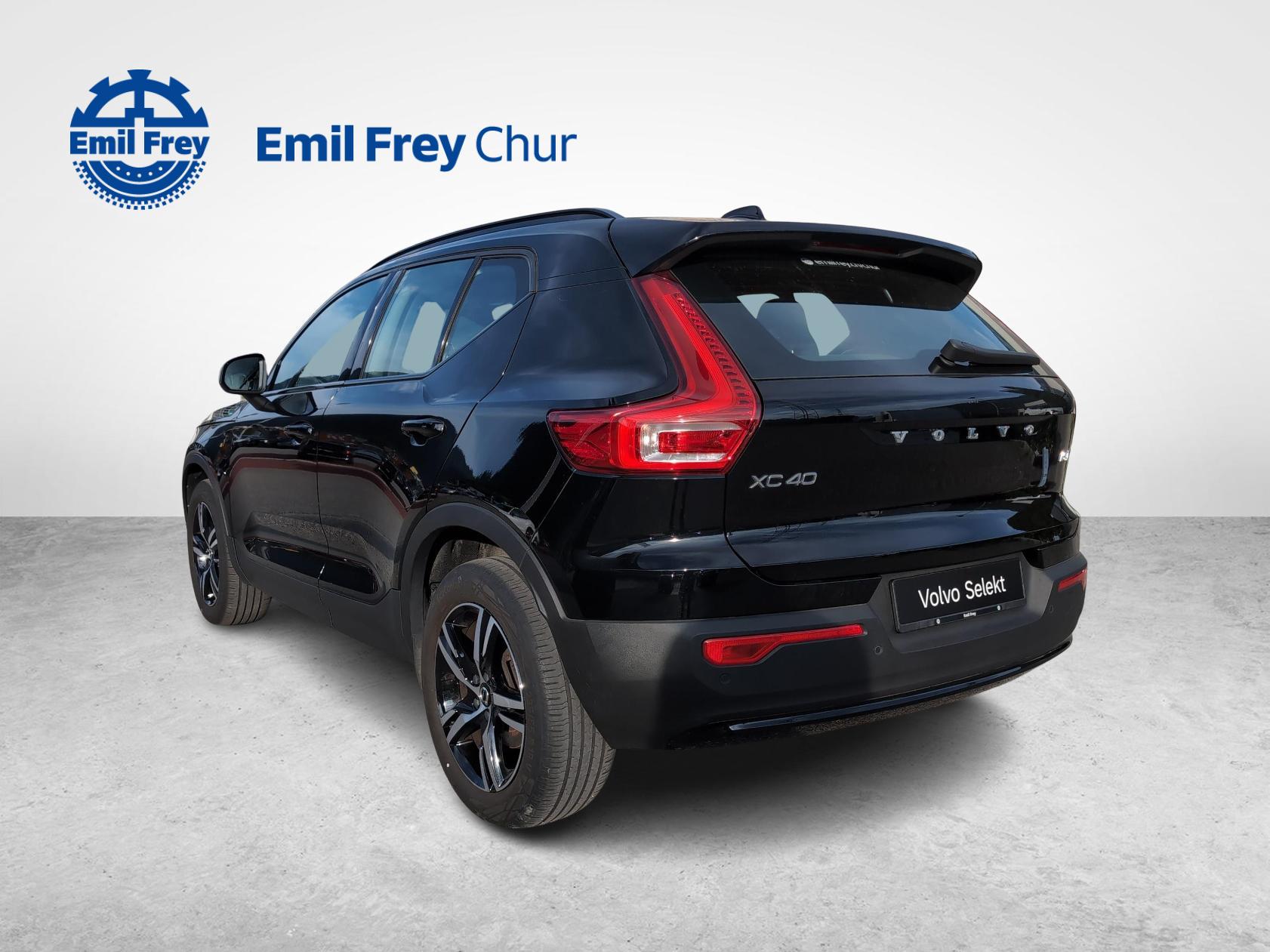 VOLVO XC40 2.0 B4 MH Plus Dark AWD-image-2