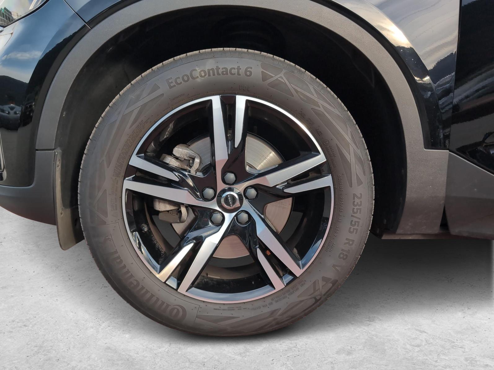 VOLVO XC40 2.0 B4 MH Plus Dark AWD-image-13