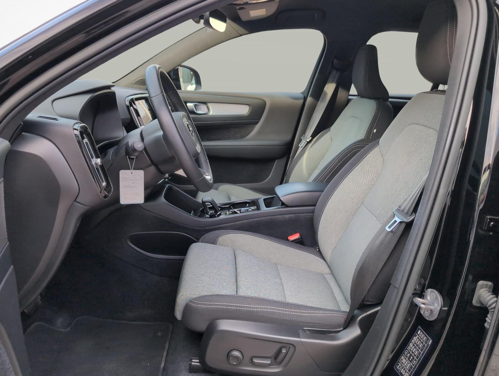 VOLVO XC40 2.0 B4 MH Plus Dark AWD-image-10