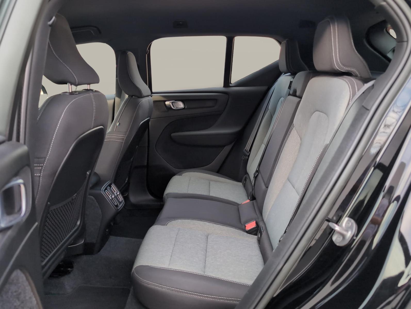 VOLVO XC40 2.0 B4 MH Plus Dark AWD-image-11