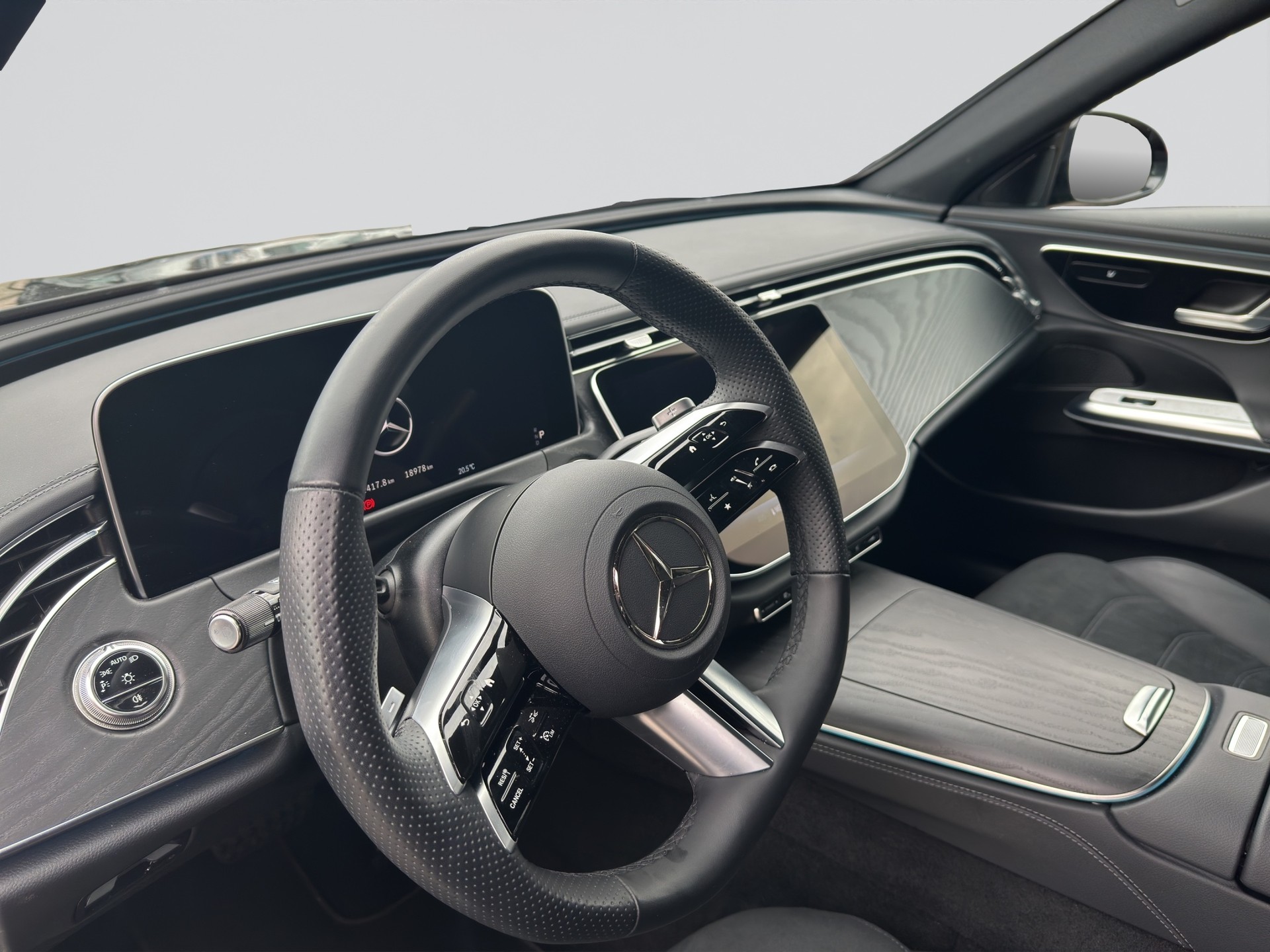 MERCEDES-BENZ E 200 T 9G-Tronic 4Matic AMG Line Advanced-image-8