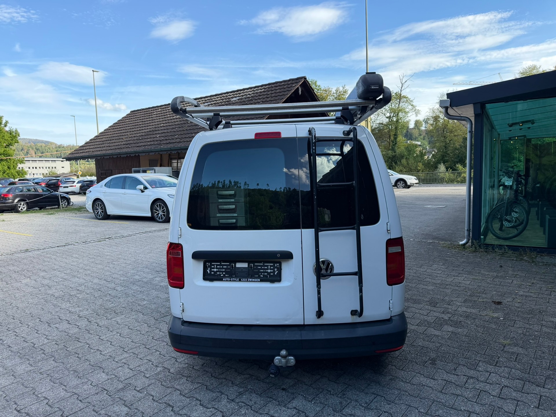 VW Caddy Maxi 2.0TDI BlueMotion Technology-image-4