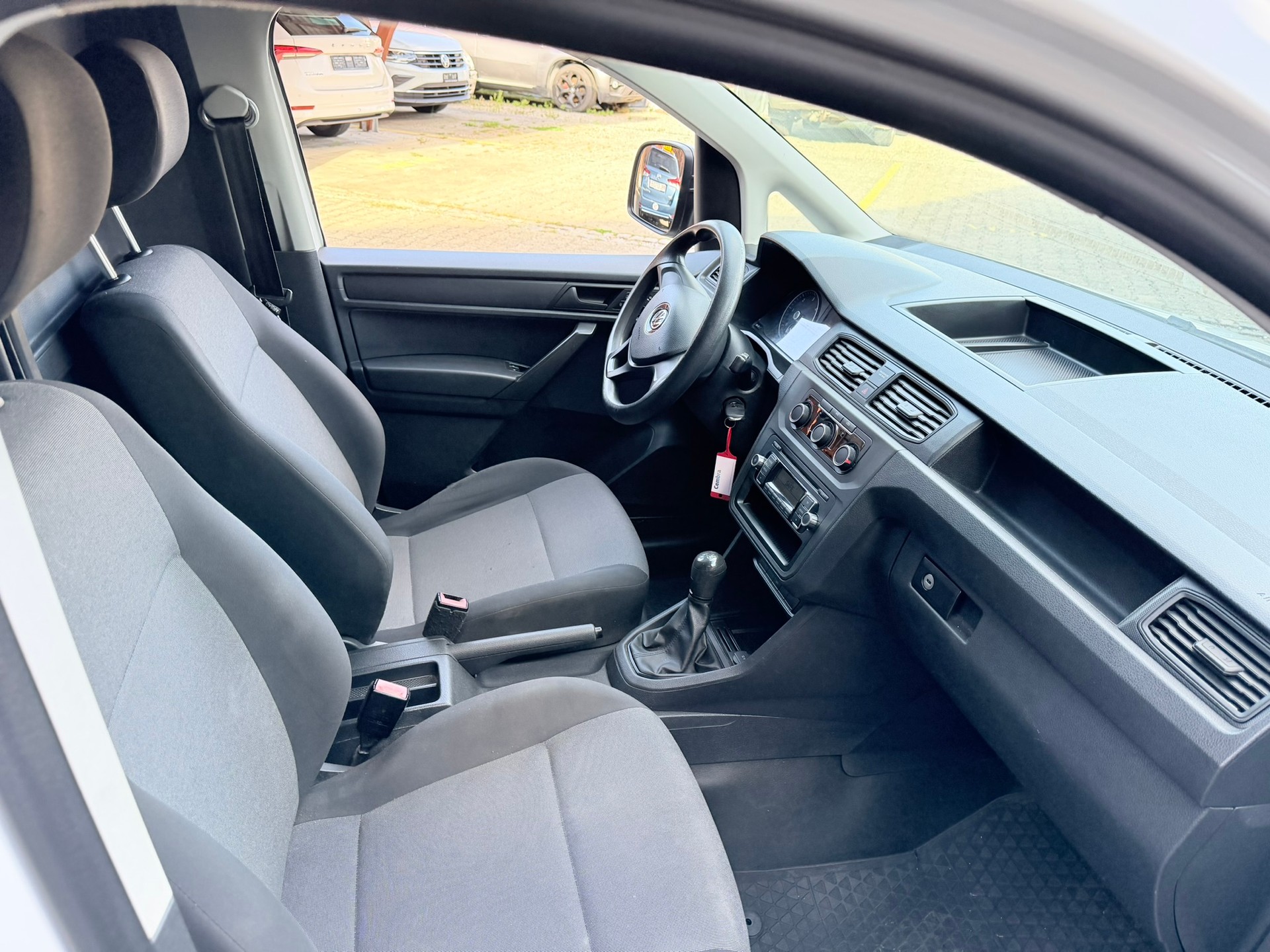 VW Caddy Maxi 2.0TDI BlueMotion Technology-image-7