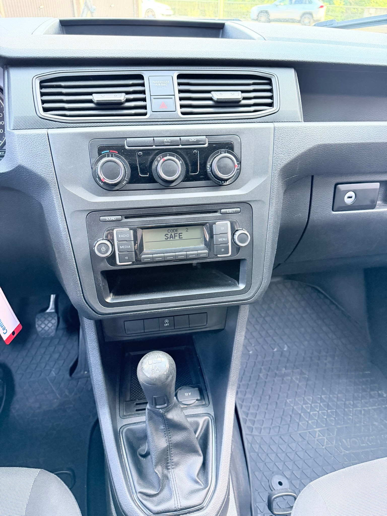 VW Caddy Maxi 2.0TDI BlueMotion Technology-image-8