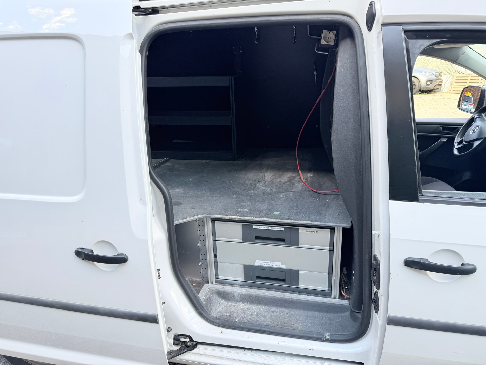 VW Caddy Maxi 2.0TDI BlueMotion Technology-image-10