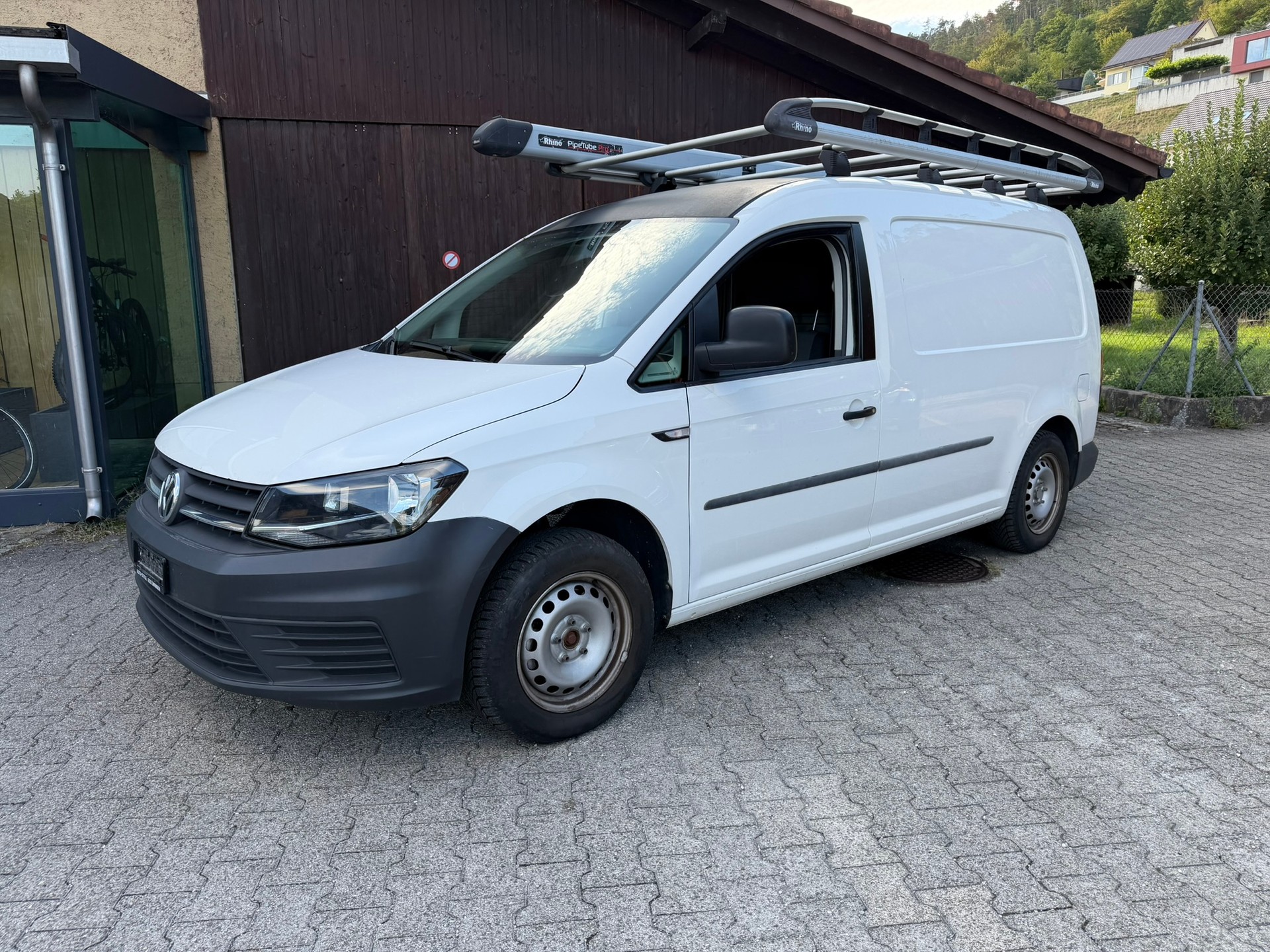 VW Caddy Maxi 2.0TDI BlueMotion Technology-image-0
