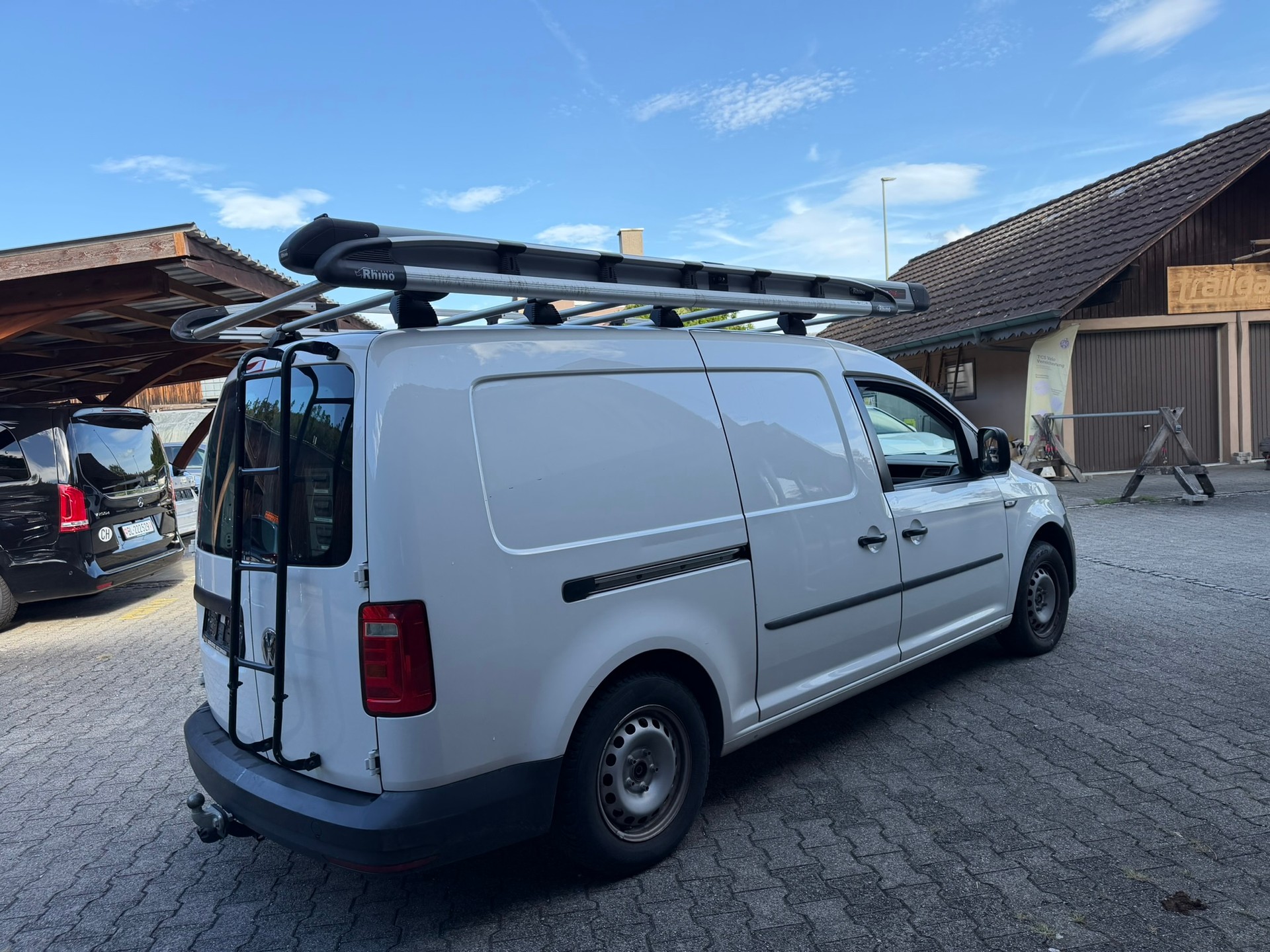 VW Caddy Maxi 2.0TDI BlueMotion Technology-image-3