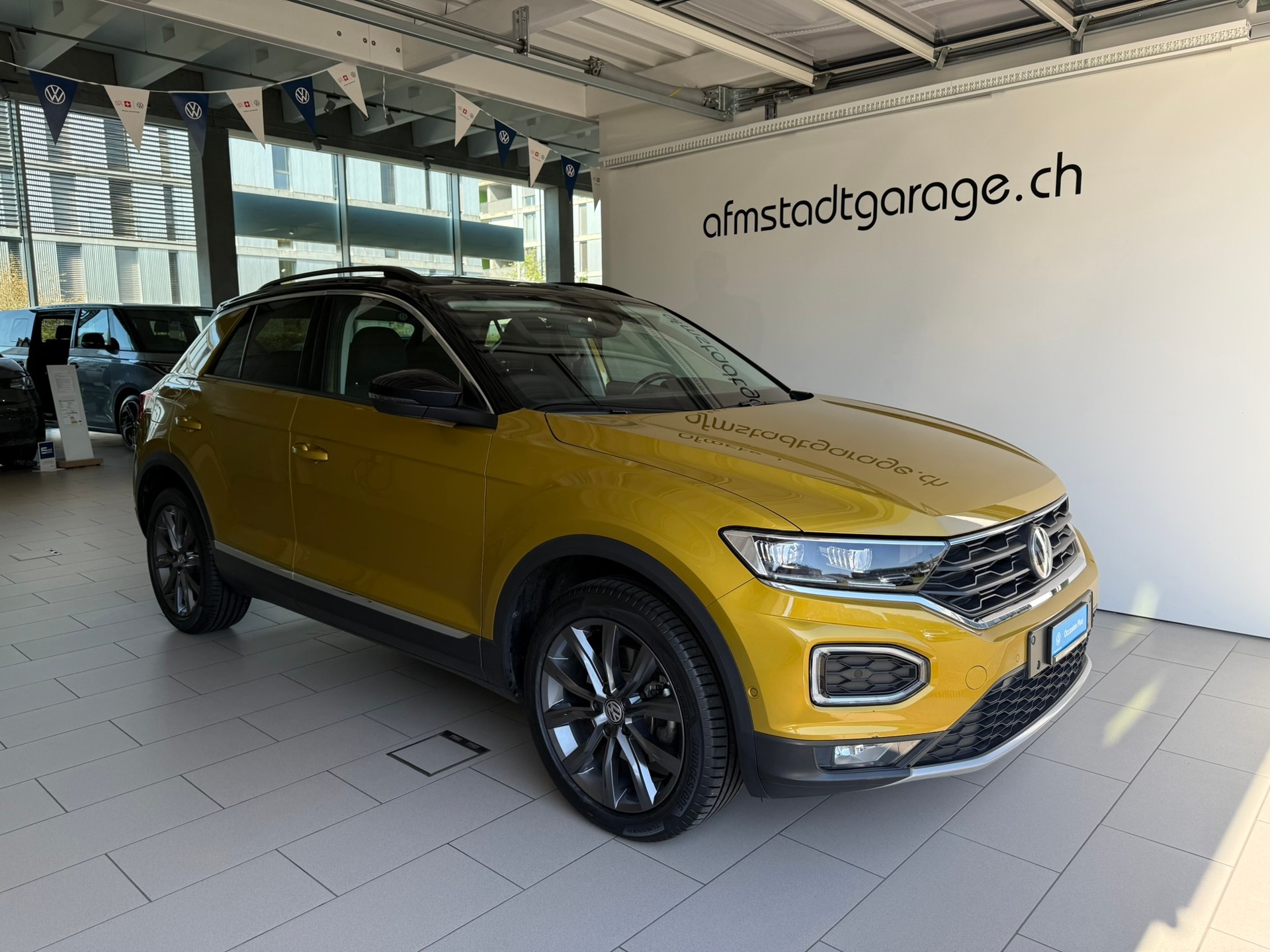 VW T-Roc 2.0 TSI Advance DSG 4Motion-image-0
