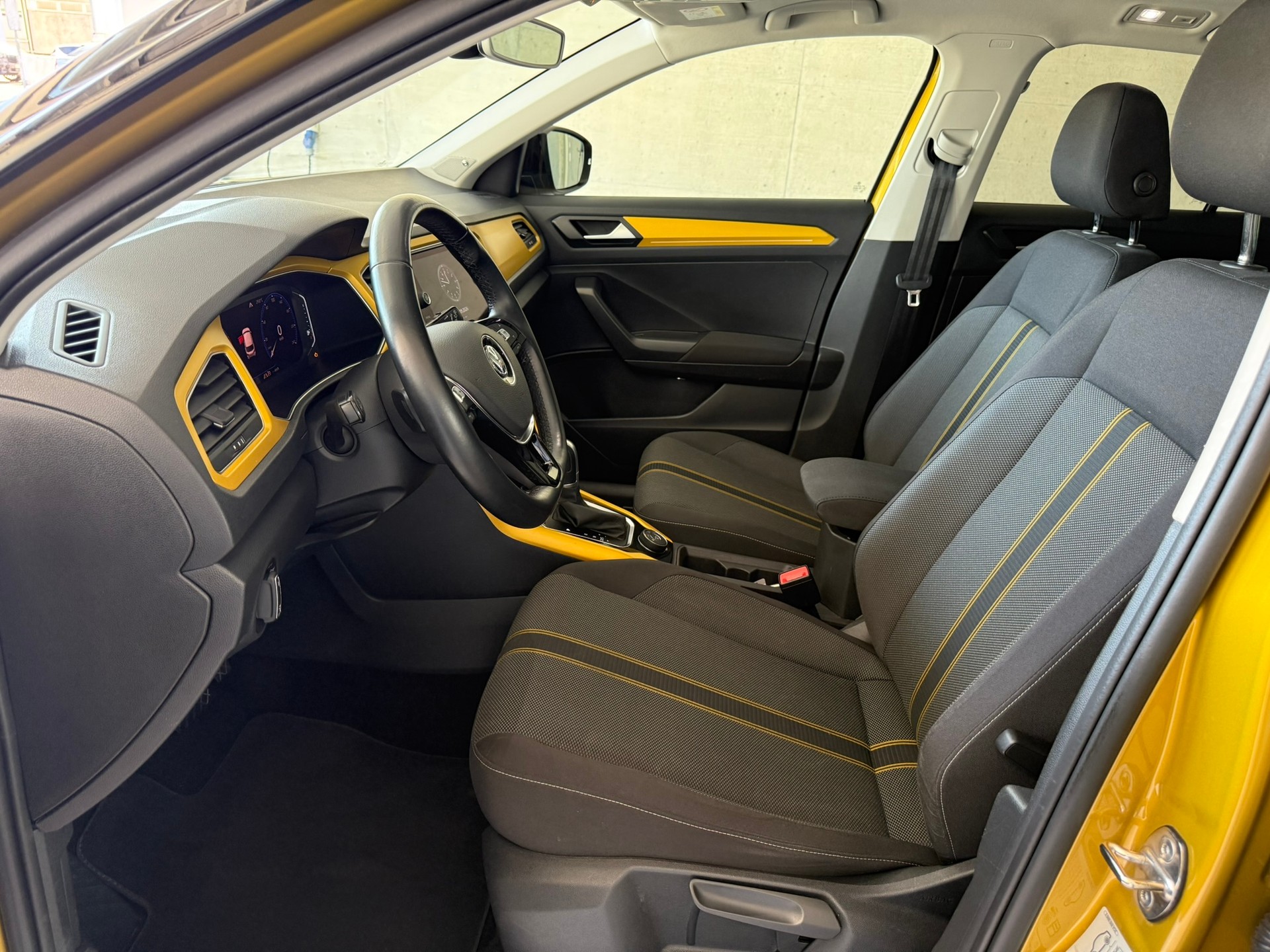 VW T-Roc 2.0 TSI Advance DSG 4Motion-image-7