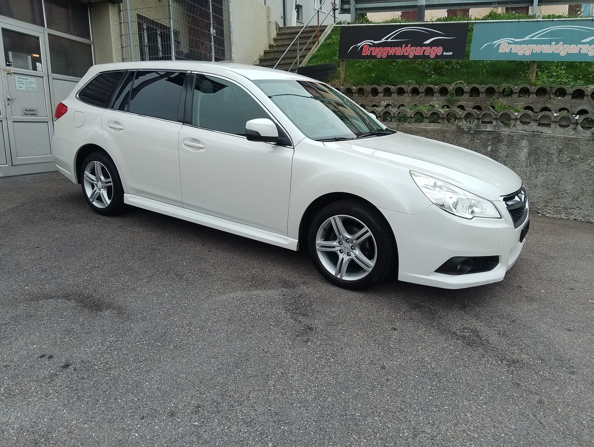 SUBARU Legacy 2.0i Swiss AWD Lineartronic-image-5
