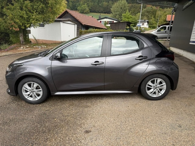 TOYOTA Yaris 1.5 Trend e-CVT-image-3