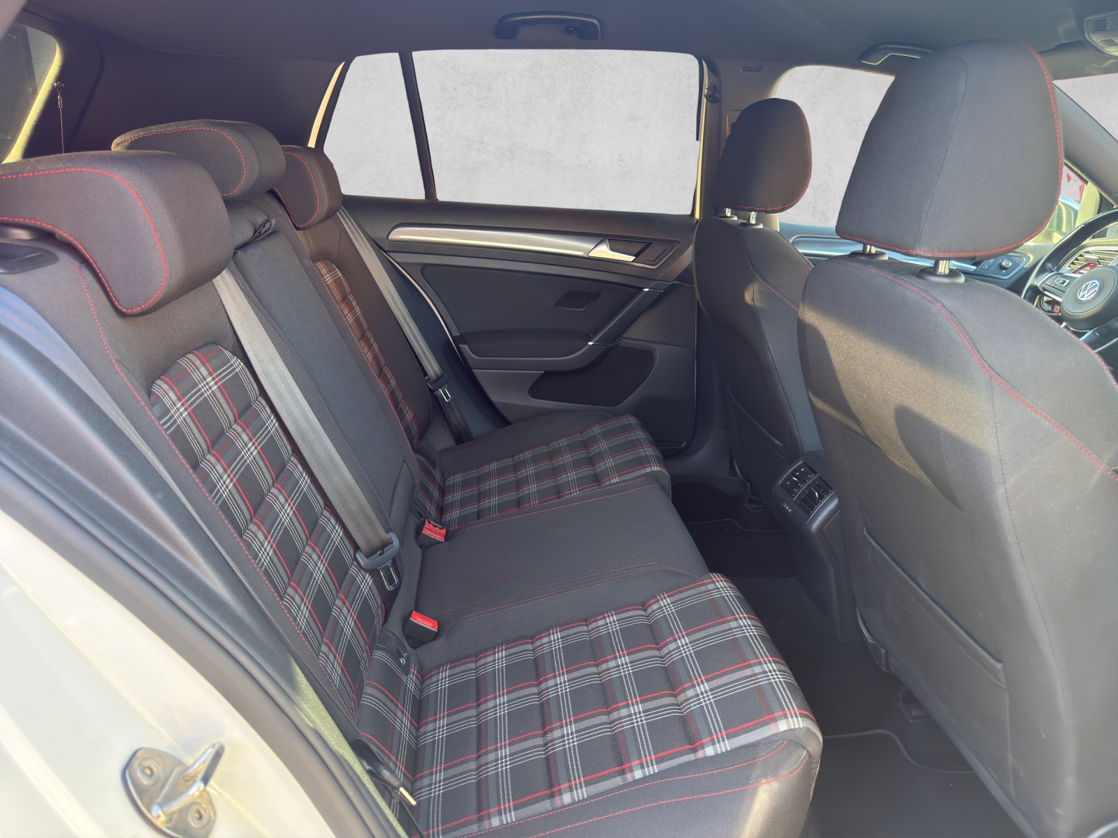 VW Golf 2.0 TSI GTI Performance DSG-image-15