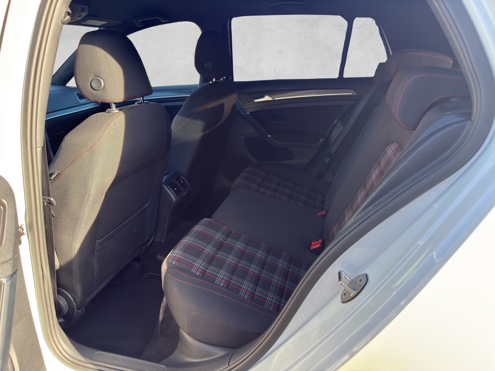VW Golf 2.0 TSI GTI Performance DSG-image-16