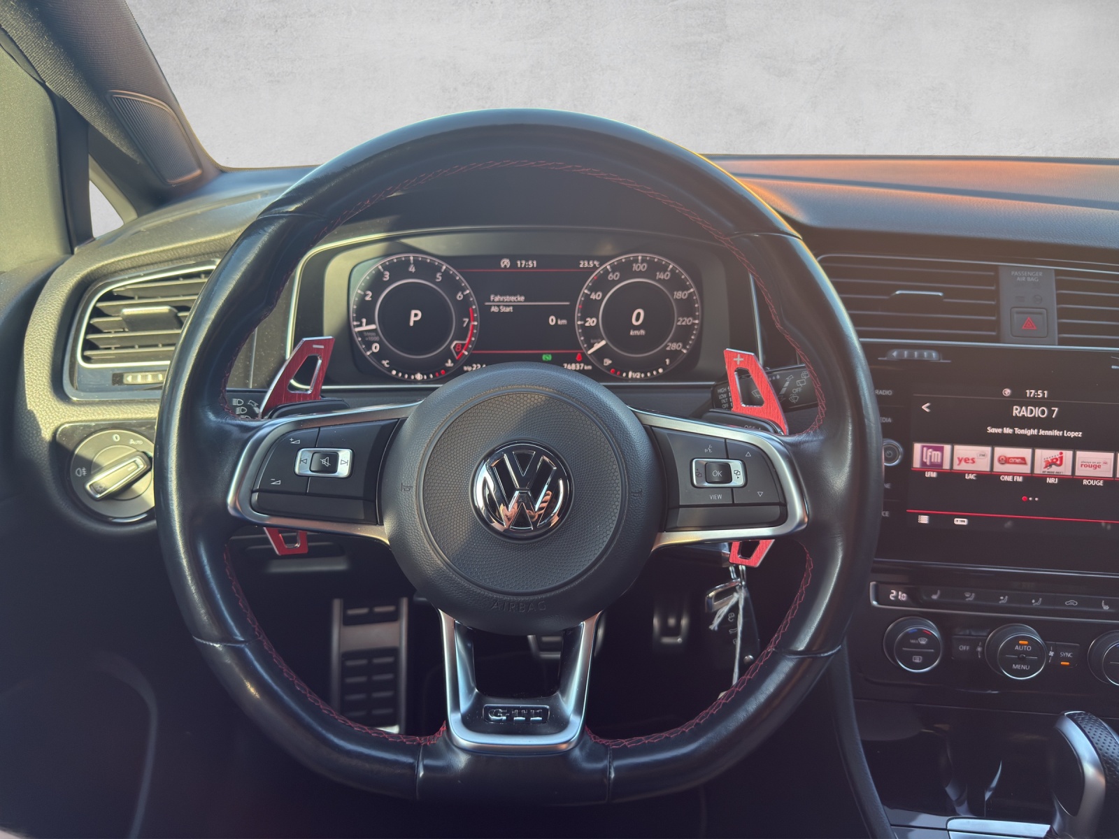 VW Golf 2.0 TSI GTI Performance DSG-image-12