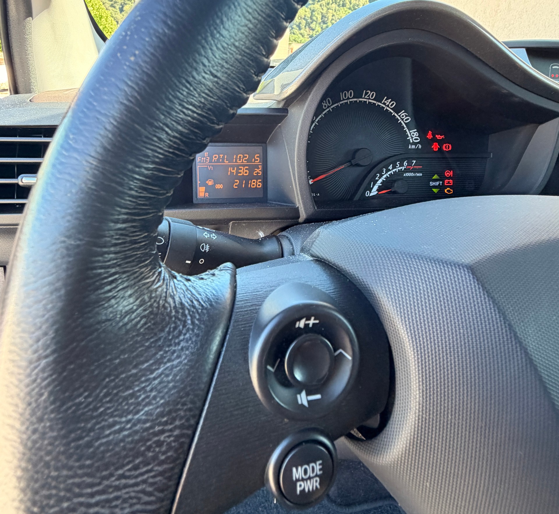 TOYOTA iQ2 1.0 VVT-i-image-10