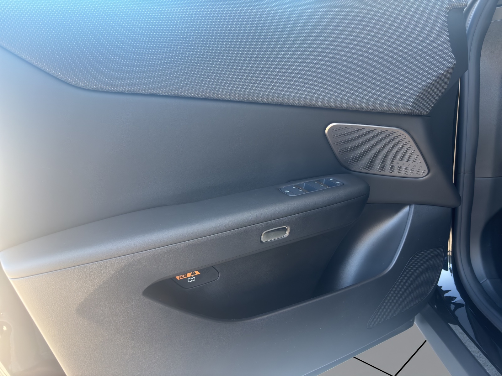 MAZDA CX-6e-image-7