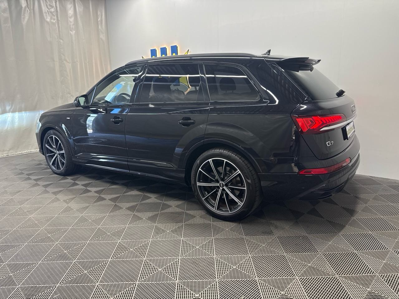 AUDI Q7 50 TDI quattro S Line tiptronic-image-1