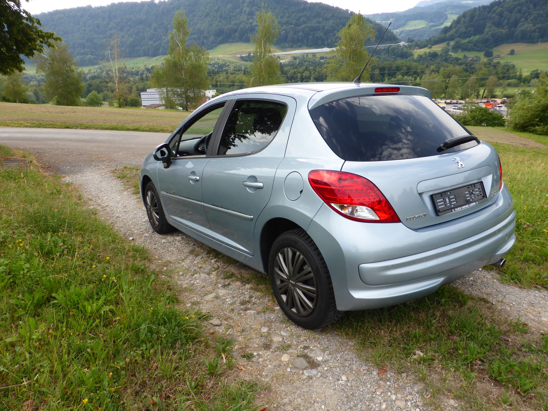 PEUGEOT 207 1.6 16V Lion Edition Automatic-image-2