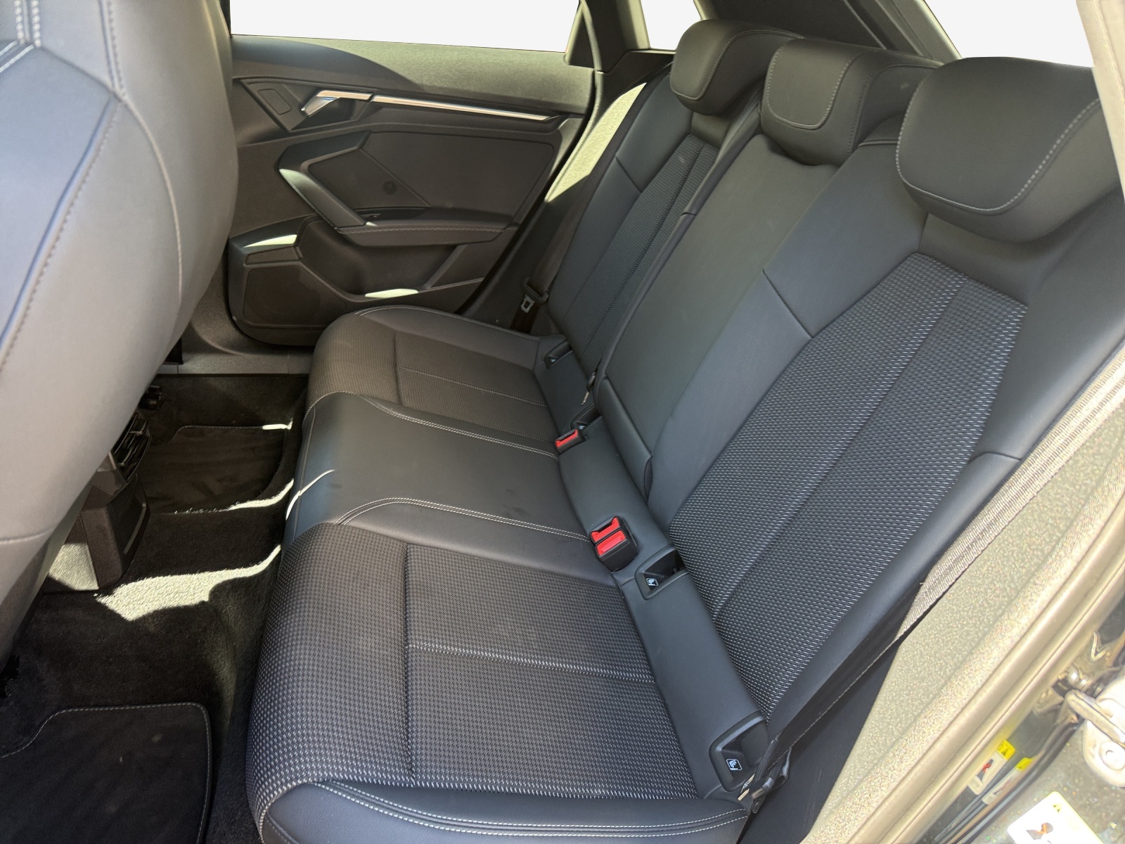 AUDI A3 Sportback 35 TFSI S line Attraction S-tronic-image-11
